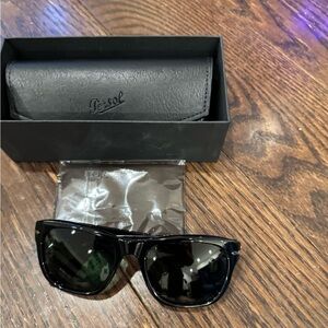 Persol polarized Classic Black Sunglasses handmade in italy